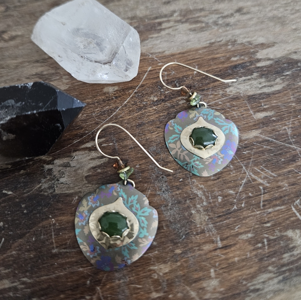 vintage brass green gemstone bead beaded boho indie urban drop dangle earrings